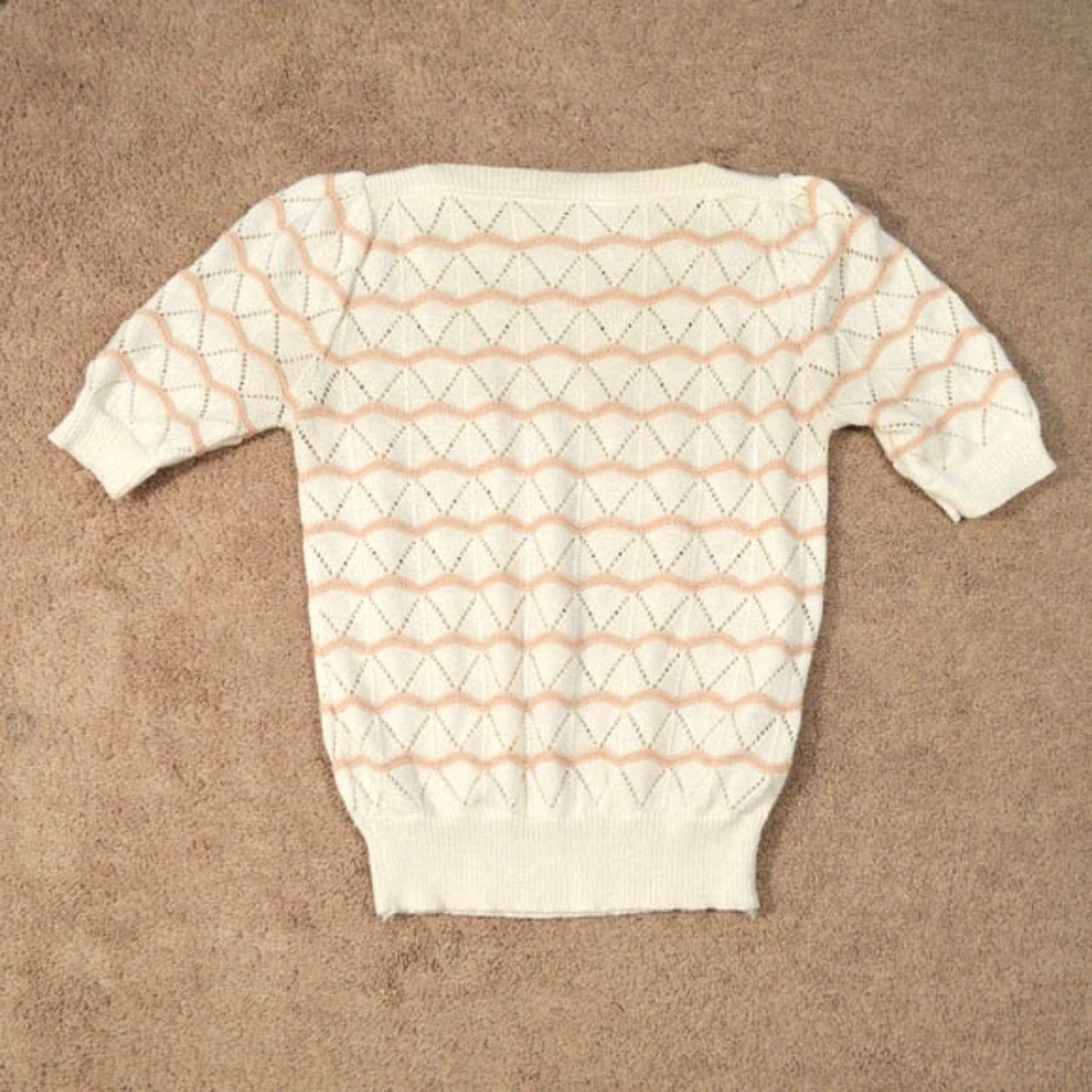 Adorable Vintage Sweater in Cream & Peach
